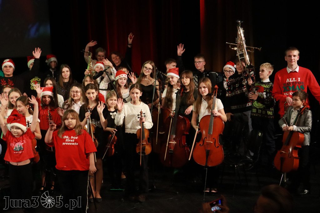 Fotorelacja: Koncert Świąteczny Szkoły Muzycznej i SP3 w MOK Zawiercie
