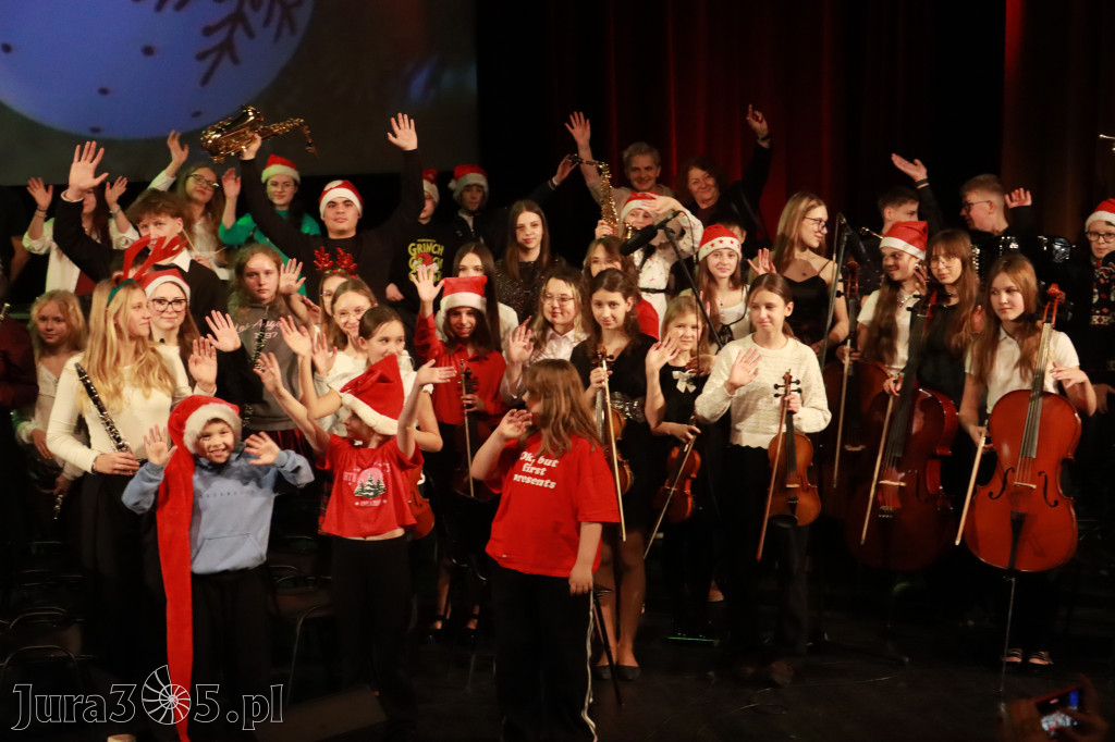 Fotorelacja: Koncert Świąteczny Szkoły Muzycznej i SP3 w MOK Zawiercie