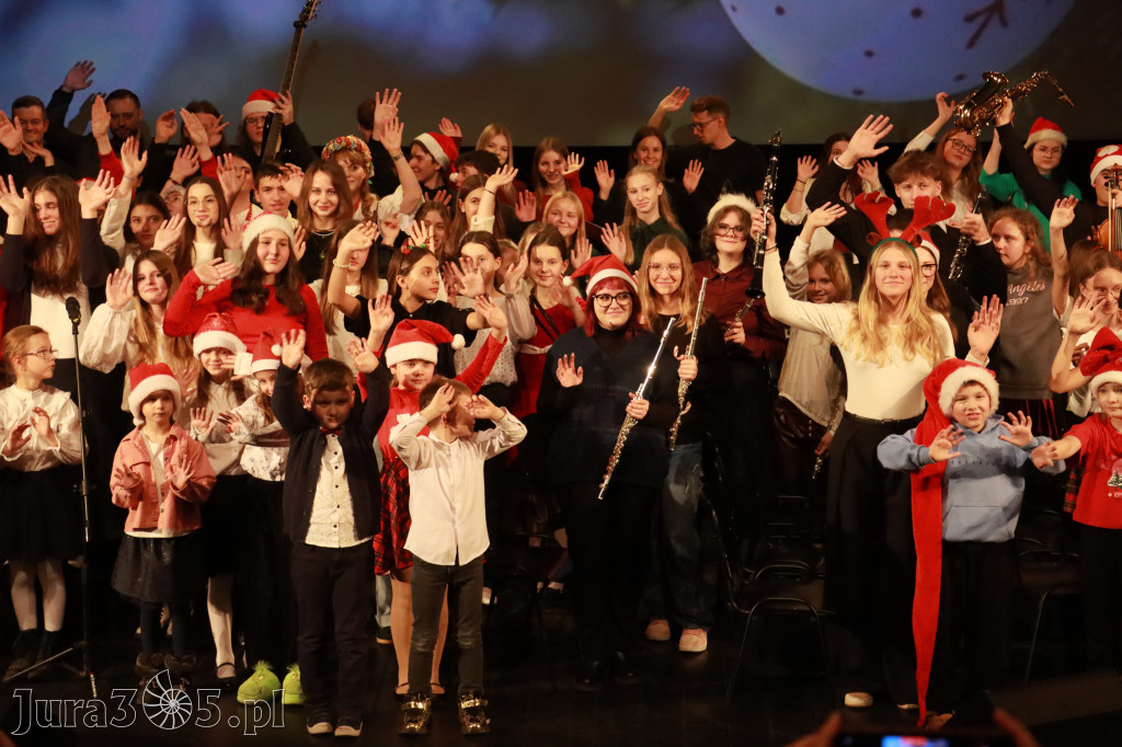 Fotorelacja: Koncert Świąteczny Szkoły Muzycznej i SP3 w MOK Zawiercie