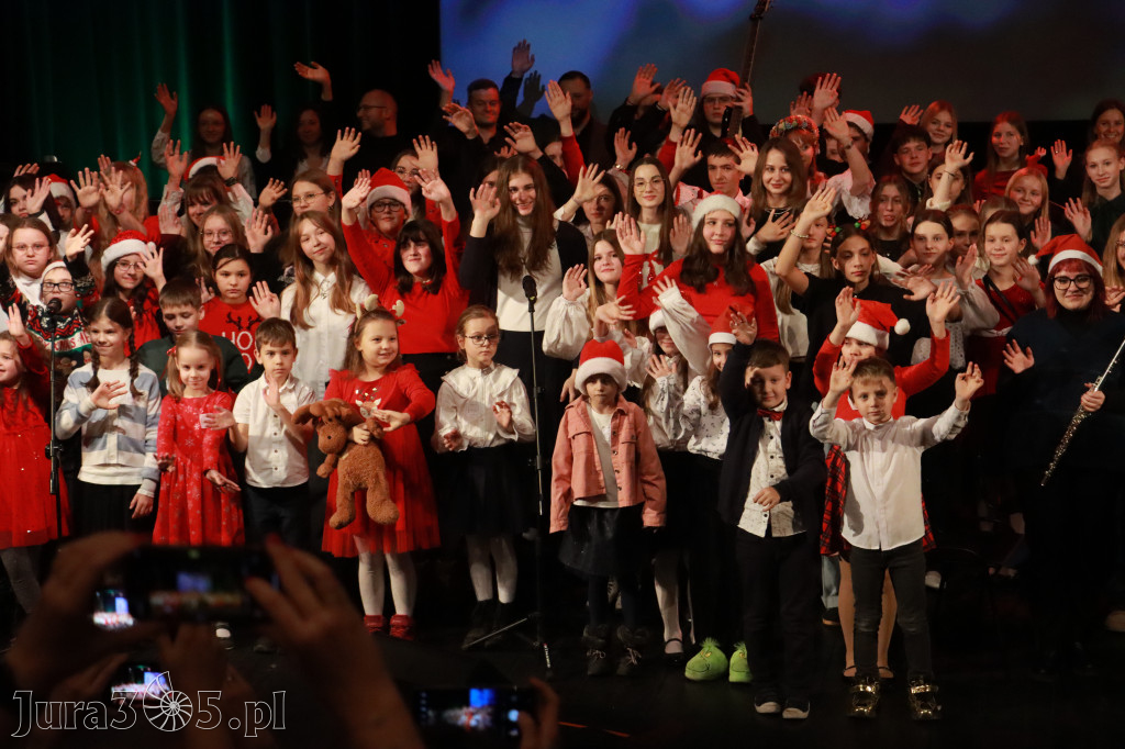 Fotorelacja: Koncert Świąteczny Szkoły Muzycznej i SP3 w MOK Zawiercie