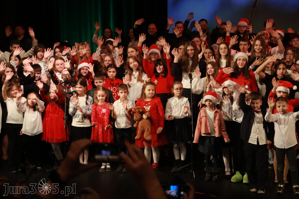 Fotorelacja: Koncert Świąteczny Szkoły Muzycznej i SP3 w MOK Zawiercie
