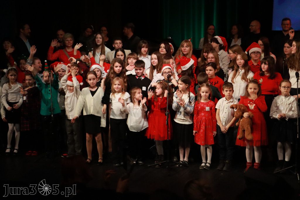 Fotorelacja: Koncert Świąteczny Szkoły Muzycznej i SP3 w MOK Zawiercie