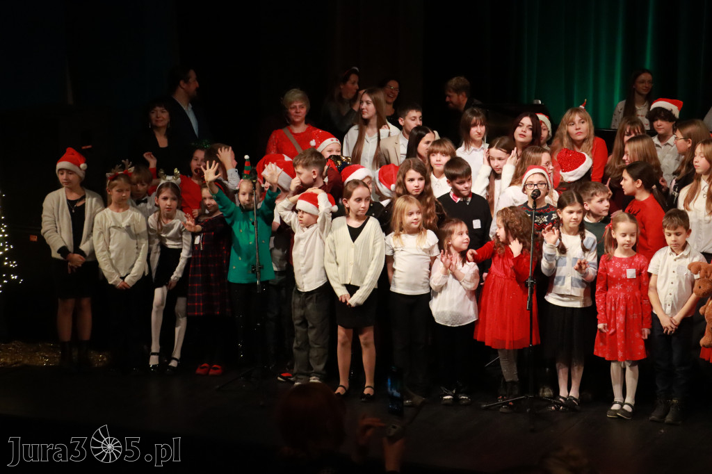 Fotorelacja: Koncert Świąteczny Szkoły Muzycznej i SP3 w MOK Zawiercie