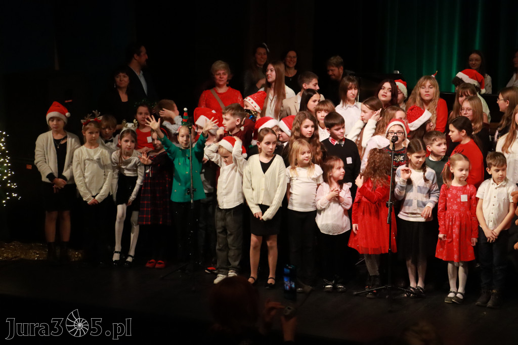 Fotorelacja: Koncert Świąteczny Szkoły Muzycznej i SP3 w MOK Zawiercie