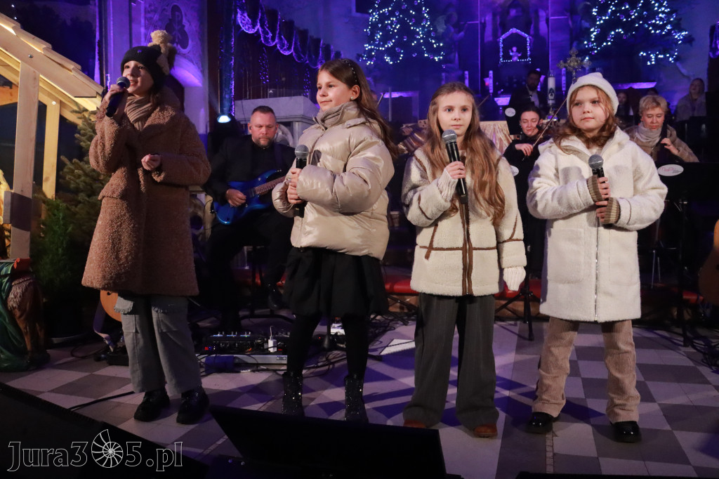 Fotorelacja: Koncert Kolęd w Myszkowie z Eweliną Flintą i Myszkovia Band