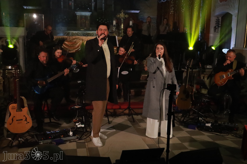 Fotorelacja: Koncert Kolęd w Myszkowie z Eweliną Flintą i Myszkovia Band