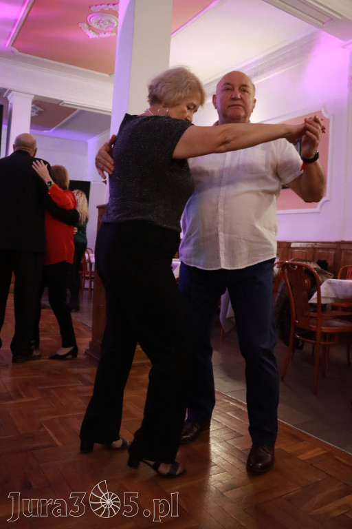 Fotorelacja: Karnawałowa Potańcówka w Pałacyku nad Wartą w Zawierciu
