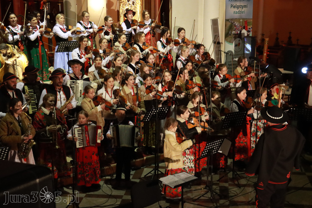 Fotorelacja: Koncert Bożonarodzeniowy kapeli Głos Beskidu w Zawierciu