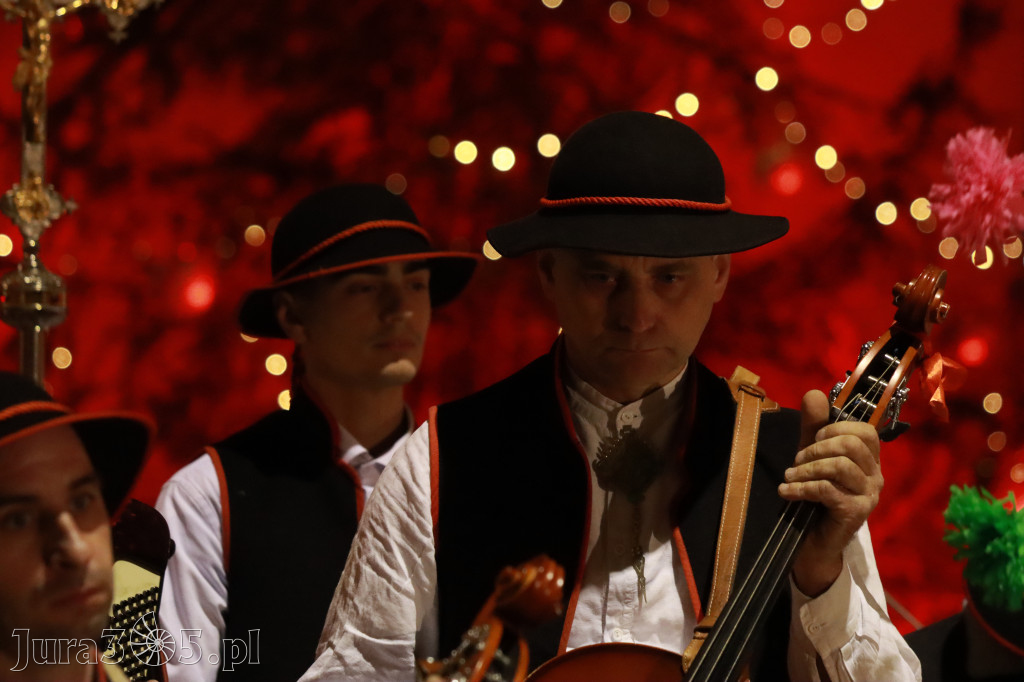 Fotorelacja: Koncert Bożonarodzeniowy kapeli Głos Beskidu w Zawierciu