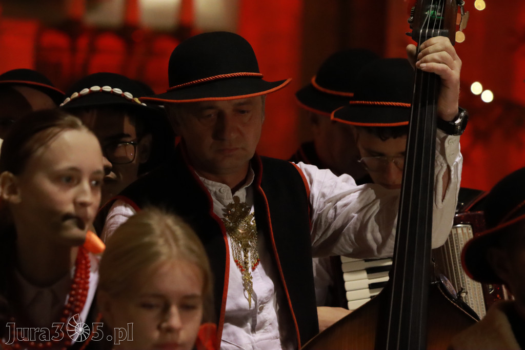 Fotorelacja: Koncert Bożonarodzeniowy kapeli Głos Beskidu w Zawierciu