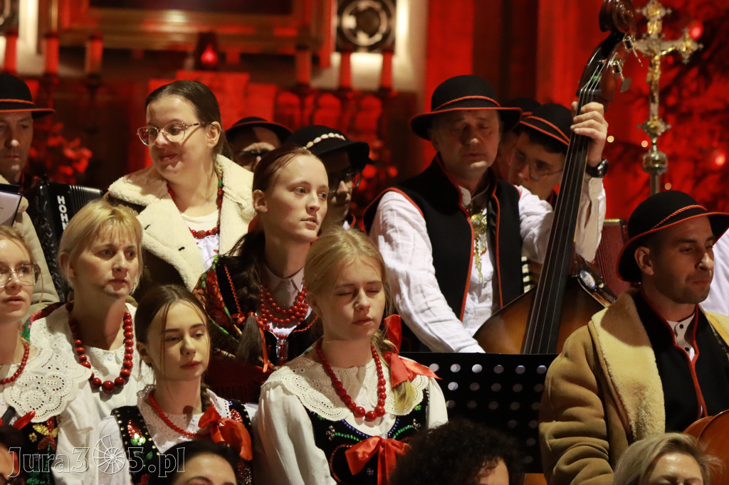 Fotorelacja: Koncert Bożonarodzeniowy kapeli Głos Beskidu w Zawierciu