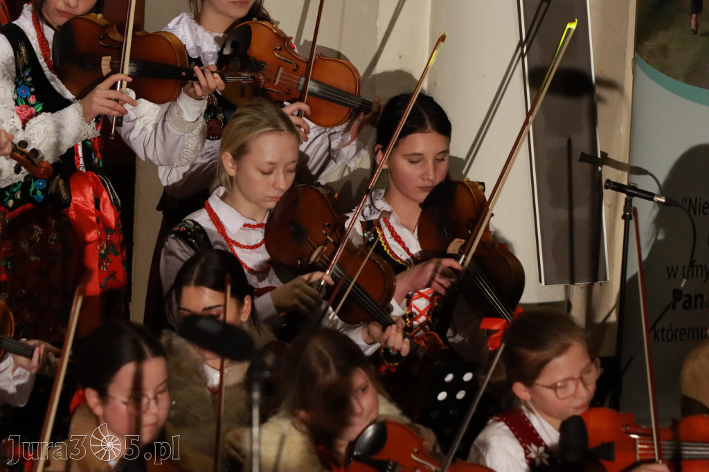 Fotorelacja: Koncert Bożonarodzeniowy kapeli Głos Beskidu w Zawierciu