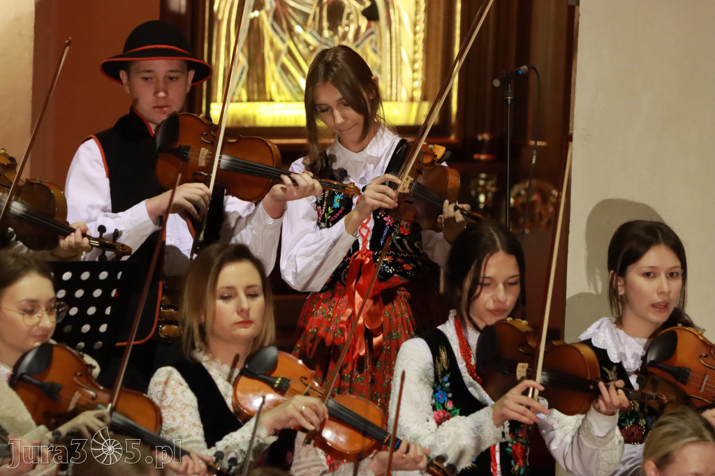 Fotorelacja: Koncert Bożonarodzeniowy kapeli Głos Beskidu w Zawierciu