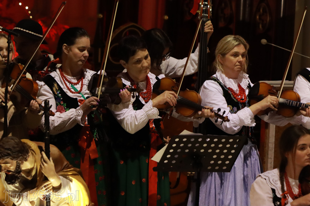 Fotorelacja: Koncert Bożonarodzeniowy kapeli Głos Beskidu w Zawierciu