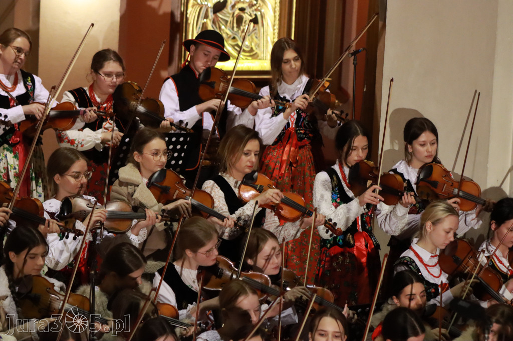 Fotorelacja: Koncert Bożonarodzeniowy kapeli Głos Beskidu w Zawierciu
