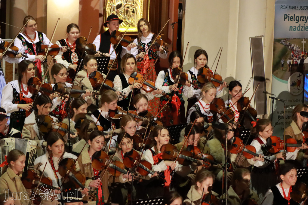 Fotorelacja: Koncert Bożonarodzeniowy kapeli Głos Beskidu w Zawierciu