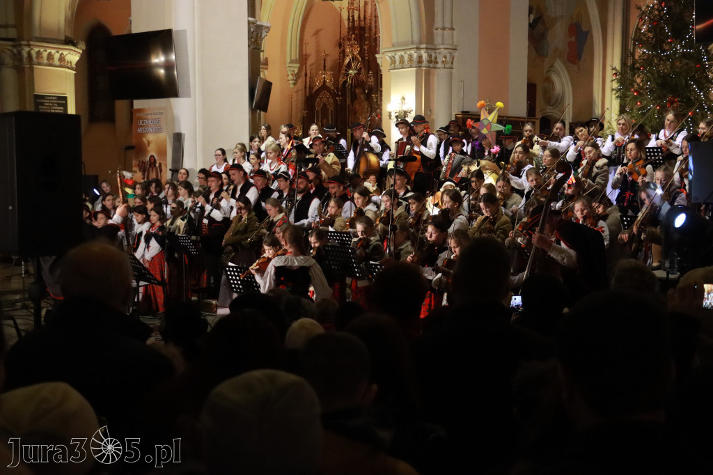 Fotorelacja: Koncert Bożonarodzeniowy kapeli Głos Beskidu w Zawierciu