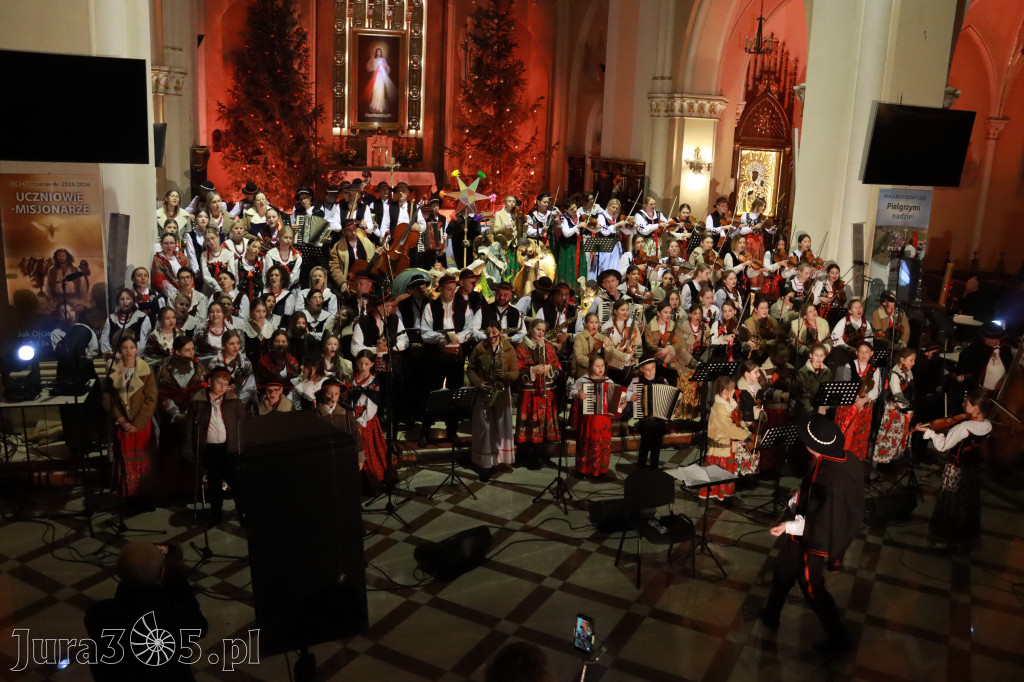 Fotorelacja: Koncert Bożonarodzeniowy kapeli Głos Beskidu w Zawierciu