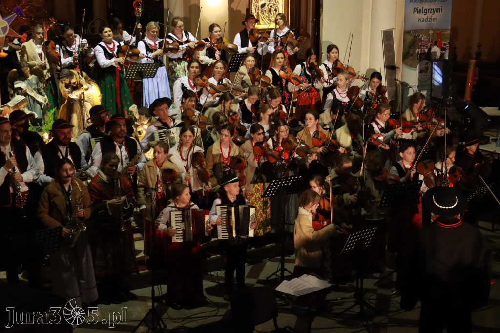 Fotorelacja: Koncert Bożonarodzeniowy kapeli Głos Beskidu w Zawierciu