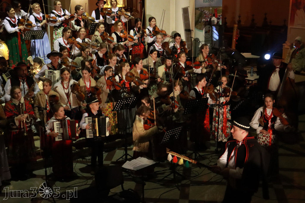 Fotorelacja: Koncert Bożonarodzeniowy kapeli Głos Beskidu w Zawierciu