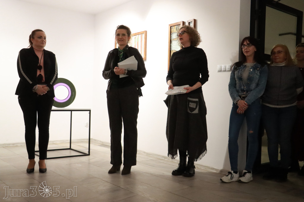 Fotorelacja: Finisaż wystawy „ARTYŚCI NA 110” w Zawierciu.