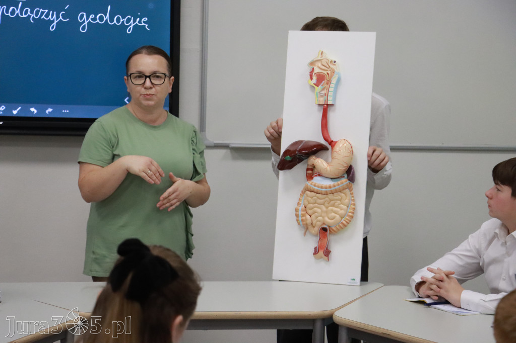 Fotorelacja: ZAKĄTEK NATURY w Szkole Podstawowej w Poraju