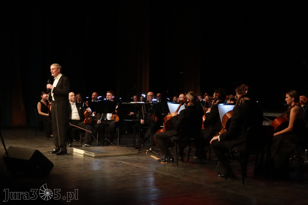 Fotorelacja I: Koncert Jubileuszowy Macieja Niesiołowskiego w MOK Zawiercie