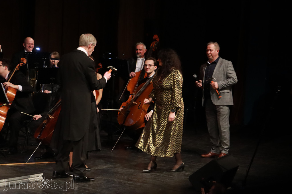 Fotorelacja I: Koncert Jubileuszowy Macieja Niesiołowskiego w MOK Zawiercie