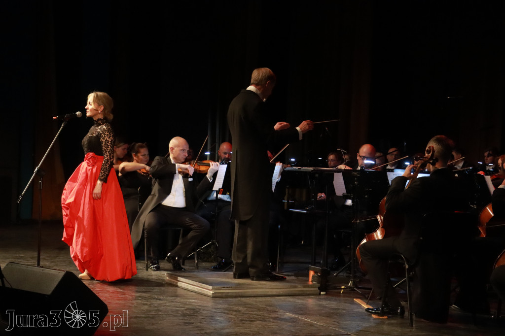 Fotorelacja II: Koncert Jubileuszowy Macieja Niesiołowskiego w MOK Zawiercie