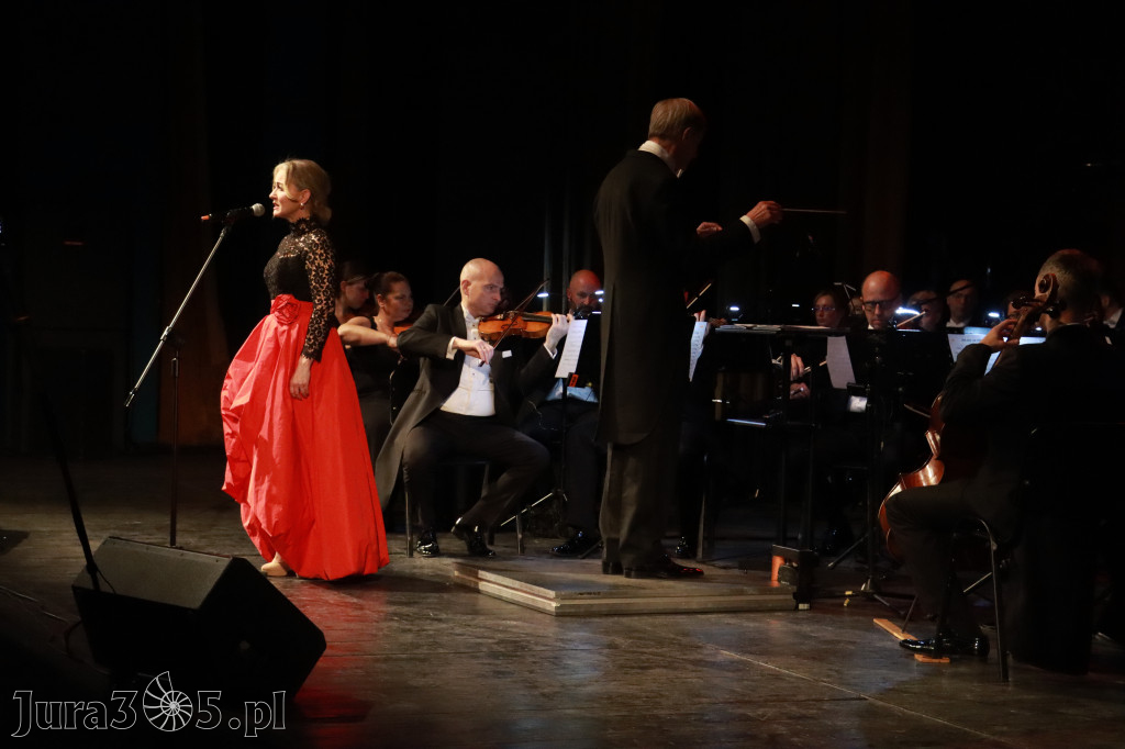 Fotorelacja II: Koncert Jubileuszowy Macieja Niesiołowskiego w MOK Zawiercie