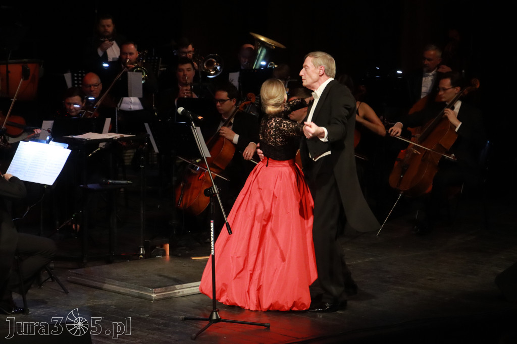 Fotorelacja II: Koncert Jubileuszowy Macieja Niesiołowskiego w MOK Zawiercie
