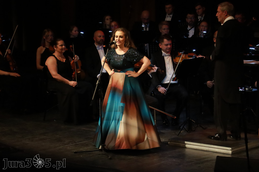Fotorelacja II: Koncert Jubileuszowy Macieja Niesiołowskiego w MOK Zawiercie