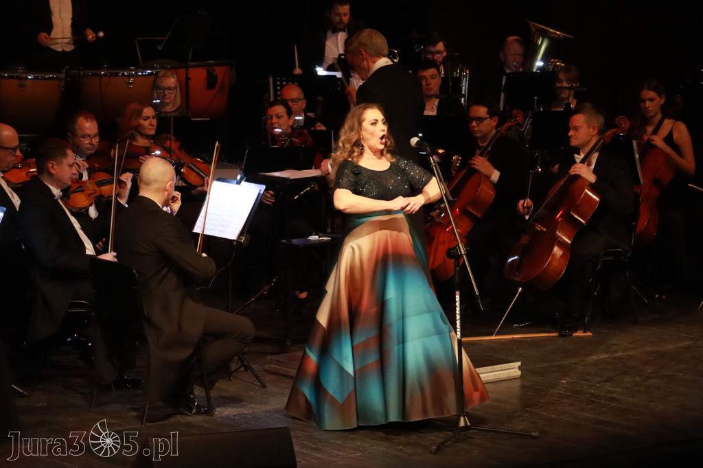Fotorelacja II: Koncert Jubileuszowy Macieja Niesiołowskiego w MOK Zawiercie