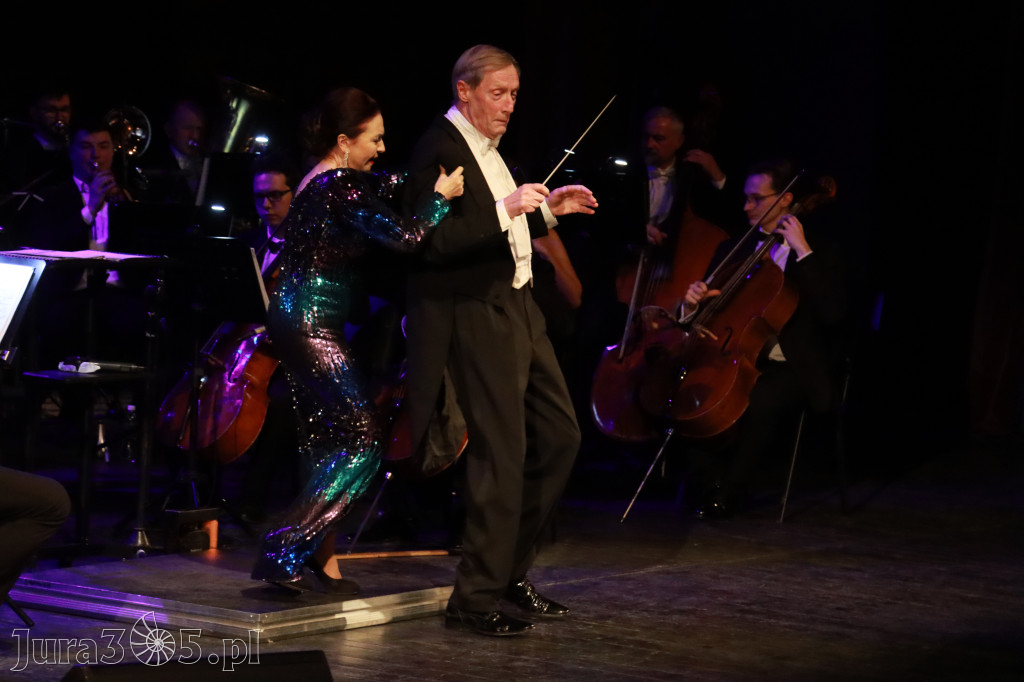 Fotorelacja II: Koncert Jubileuszowy Macieja Niesiołowskiego w MOK Zawiercie