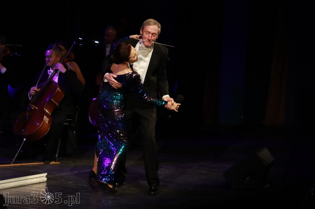 Fotorelacja II: Koncert Jubileuszowy Macieja Niesiołowskiego w MOK Zawiercie