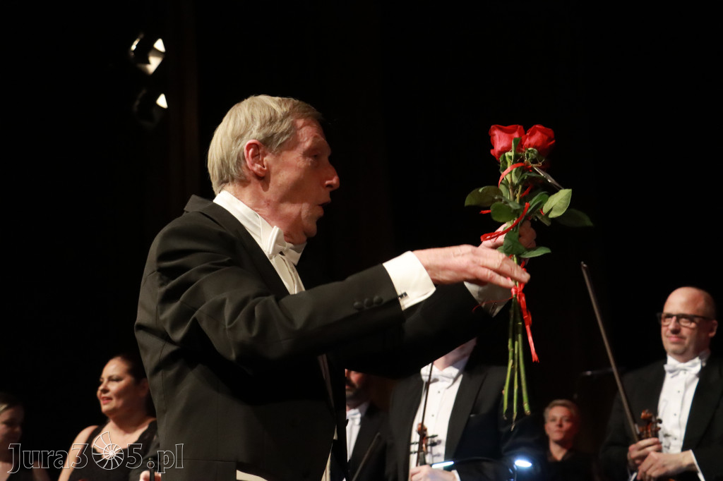 Fotorelacja II: Koncert Jubileuszowy Macieja Niesiołowskiego w MOK Zawiercie