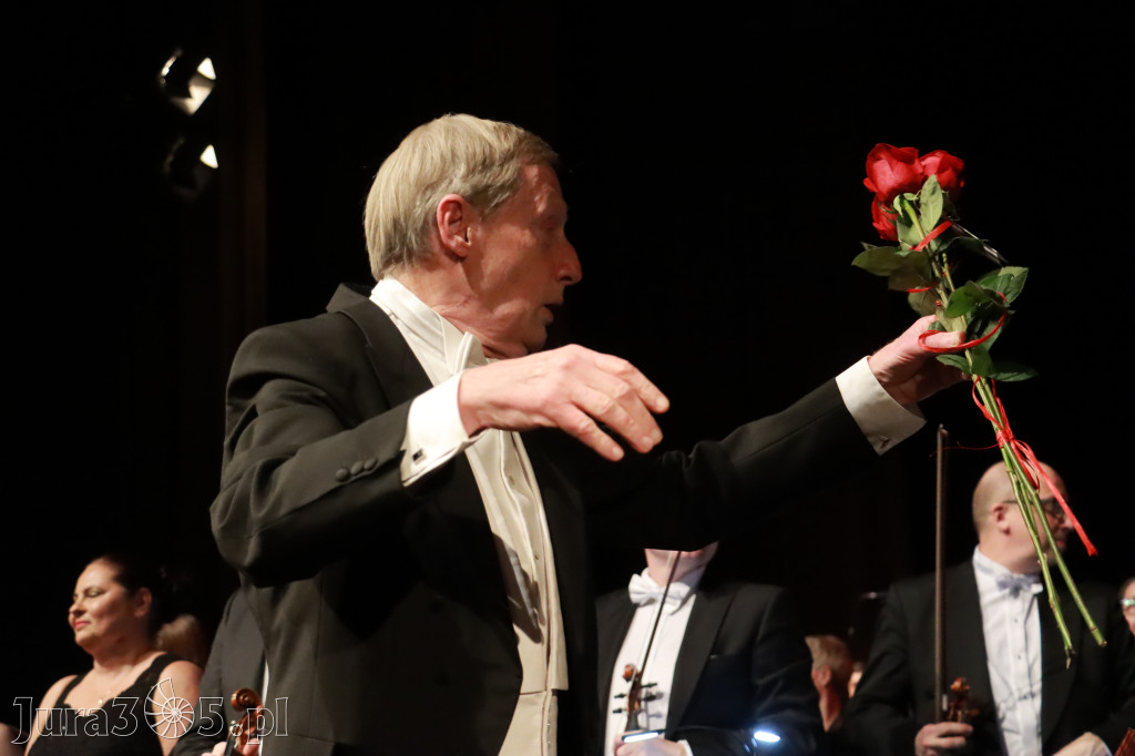 Fotorelacja II: Koncert Jubileuszowy Macieja Niesiołowskiego w MOK Zawiercie