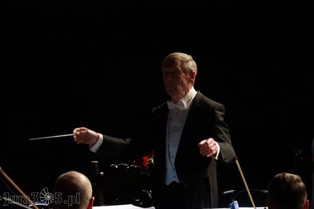 Fotorelacja II: Koncert Jubileuszowy Macieja Niesiołowskiego w MOK Zawiercie