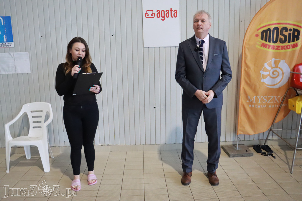 Fotorelacja: Zawody Pływackie i nowy Defibrylator AED w MOSiR Myszków