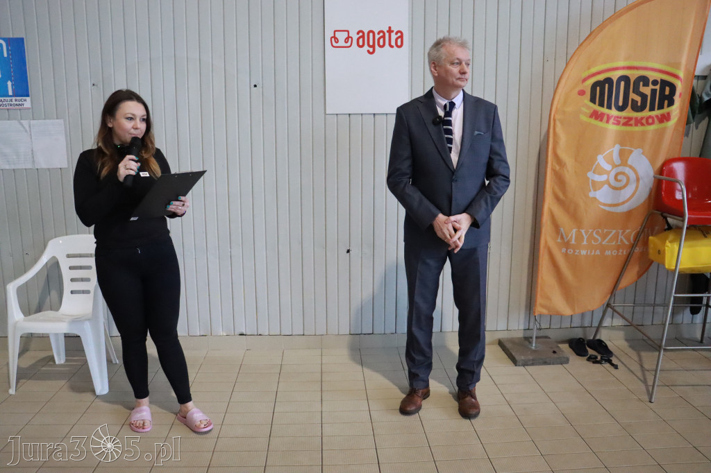 Fotorelacja: Zawody Pływackie i nowy Defibrylator AED w MOSiR Myszków