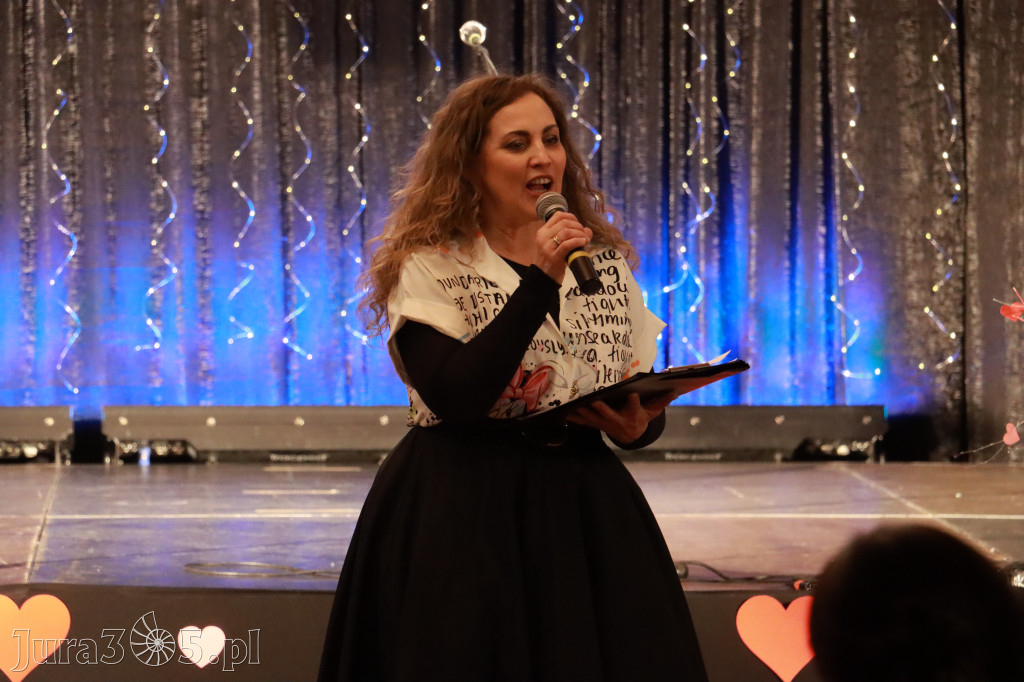 Fotorelacja: Koncert BAJKI NA DZIEŃ BABCI I DZIADKA w Pałacyku nad Wartą w Zawierciu