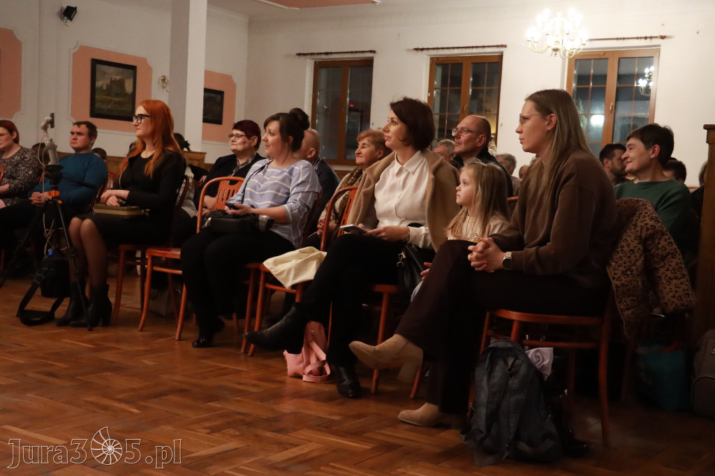 Fotorelacja: Koncert BAJKI NA DZIEŃ BABCI I DZIADKA w Pałacyku nad Wartą w Zawierciu