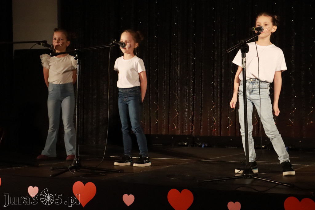 Fotorelacja: Koncert BAJKI NA DZIEŃ BABCI I DZIADKA w Pałacyku nad Wartą w Zawierciu