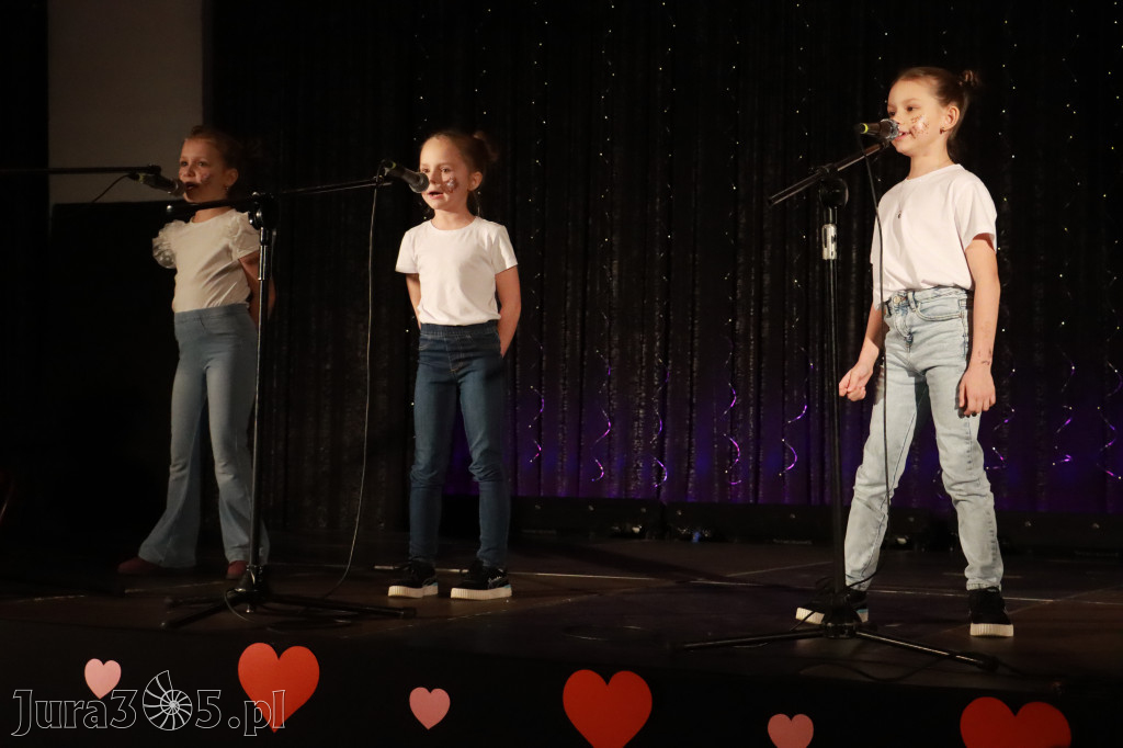 Fotorelacja: Koncert BAJKI NA DZIEŃ BABCI I DZIADKA w Pałacyku nad Wartą w Zawierciu