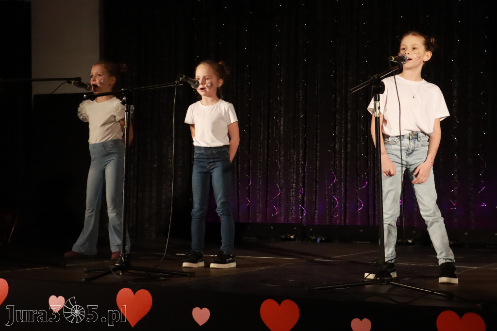 Fotorelacja: Koncert BAJKI NA DZIEŃ BABCI I DZIADKA w Pałacyku nad Wartą w Zawierciu