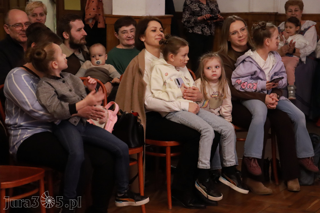 Fotorelacja: Koncert BAJKI NA DZIEŃ BABCI I DZIADKA w Pałacyku nad Wartą w Zawierciu