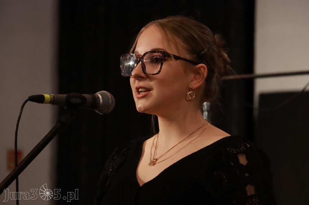 Fotorelacja: Koncert BAJKI NA DZIEŃ BABCI I DZIADKA w Pałacyku nad Wartą w Zawierciu