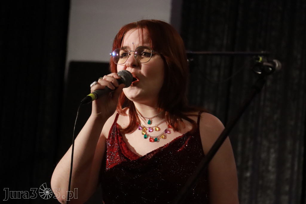 Fotorelacja: Koncert BAJKI NA DZIEŃ BABCI I DZIADKA w Pałacyku nad Wartą w Zawierciu