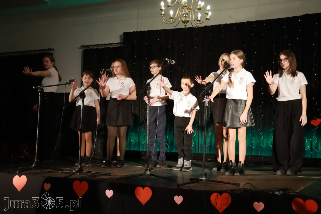 Fotorelacja: Koncert BAJKI NA DZIEŃ BABCI I DZIADKA w Pałacyku nad Wartą w Zawierciu