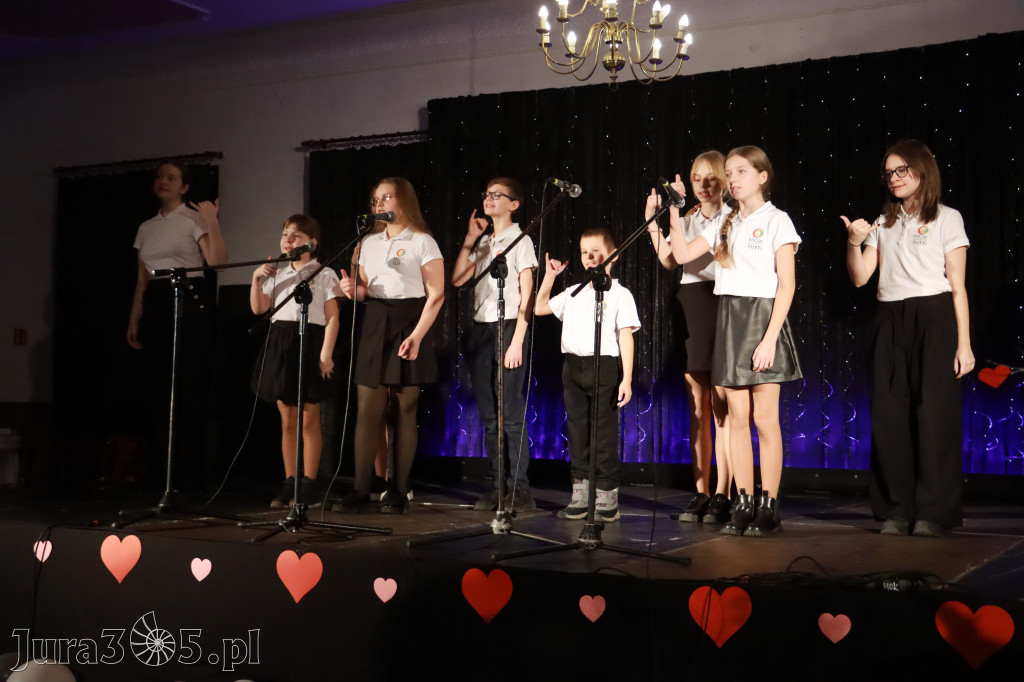 Fotorelacja: Koncert BAJKI NA DZIEŃ BABCI I DZIADKA w Pałacyku nad Wartą w Zawierciu